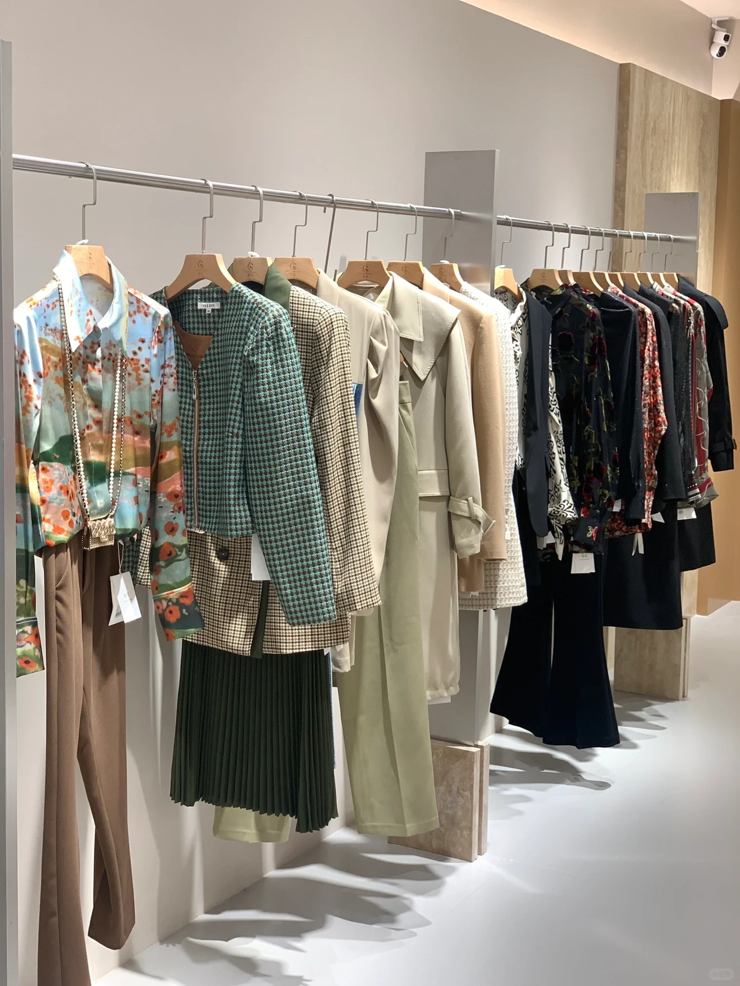 打扮店展示架定制_5_宏阔_来自小红书网页版_看图王.jpg