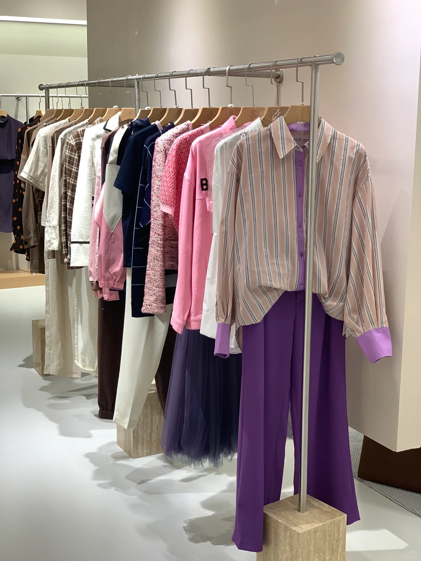 打扮店展示架定制_6_宏阔_来自小红书网页版_看图王.jpg
