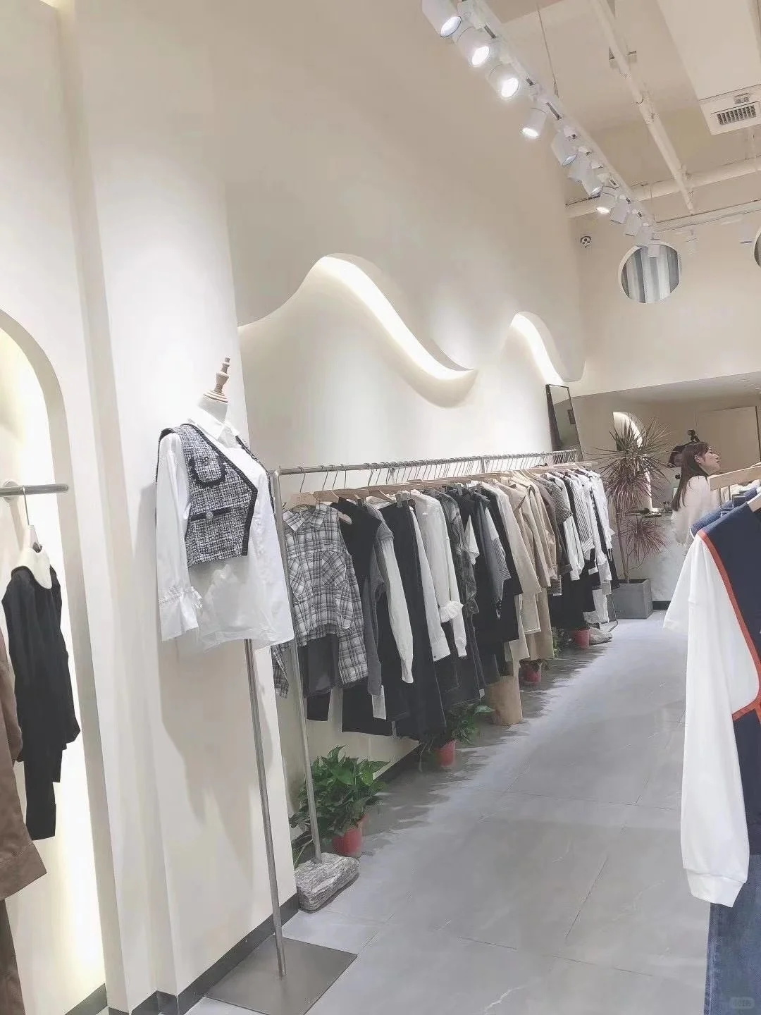 打扮店效果图案例实景图分享_3_装修效果图制作_来自小红书网页版_看图王.jpg